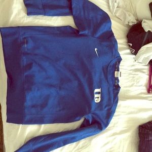 Pull over Nike College.